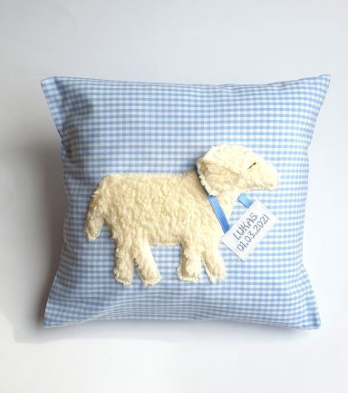 Kuschelkissen personalisiertes Kuschelkissen mit Schaf hellblau weiß kariert