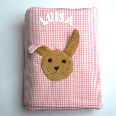 personalisierte, zweilagige Kuscheldecke in rosa weiß kariert mit Hase 70x 95 cm